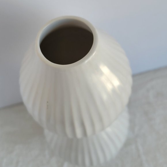 Large White Ceramic Vase - Picture 2 of 14
